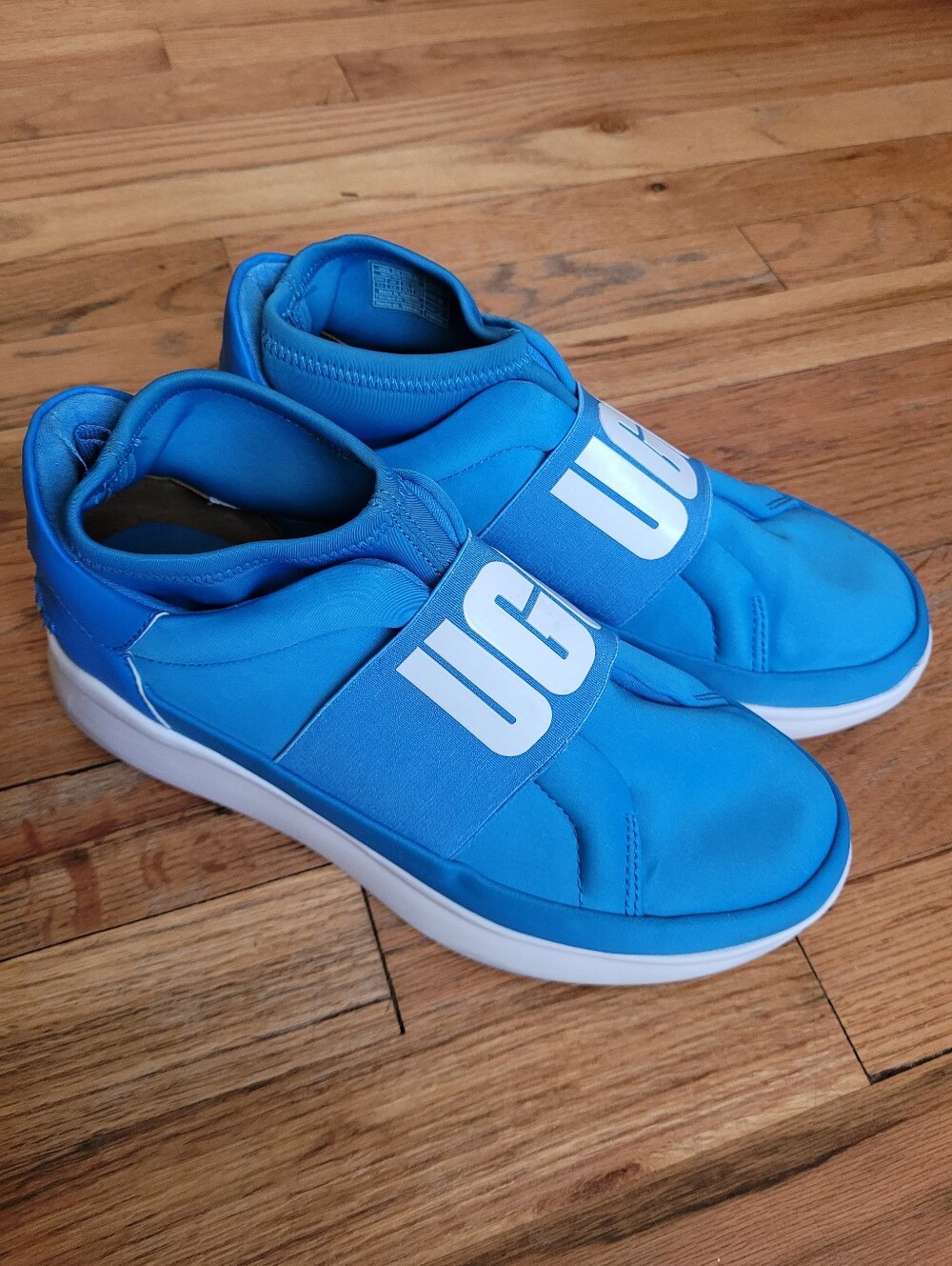 UGG Women's Neon Blue Neutra Bright Blue Slip-On Sneakers Size 7.5